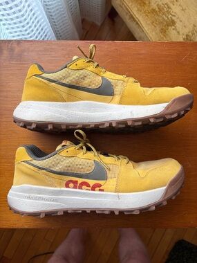 Nike ACG Men’s Yellow and Gray Trail Sneakers
